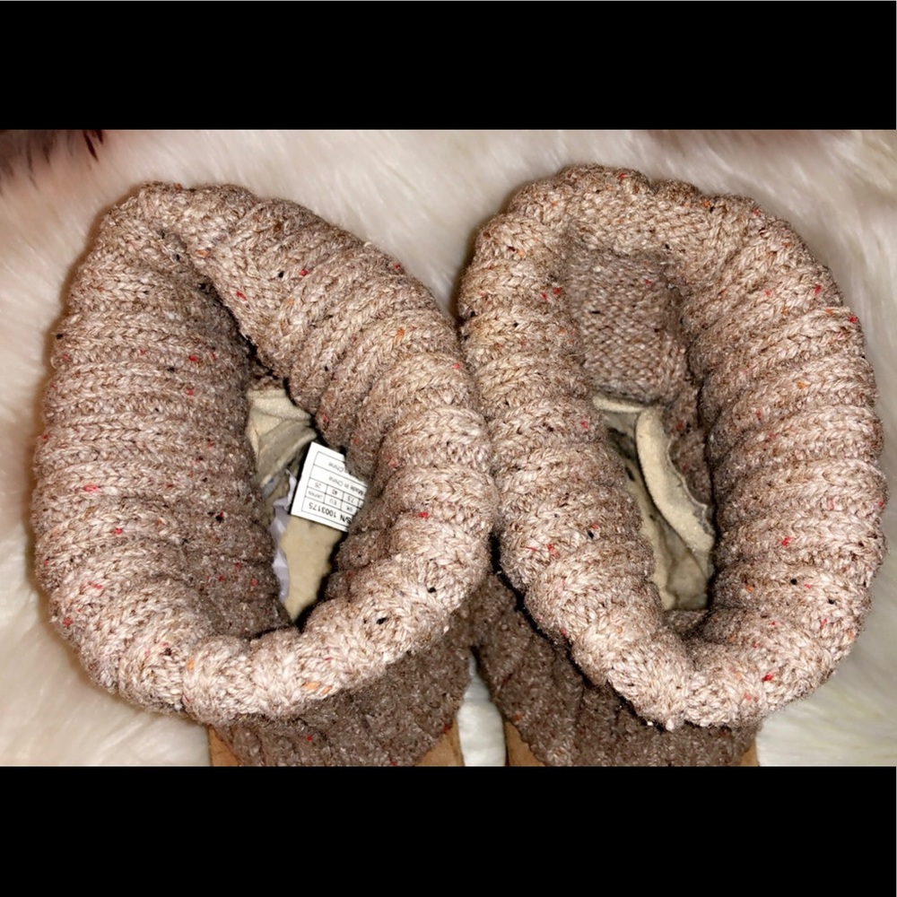 UGG Chestnut Cable Knit Boots - Picture 6 of 8